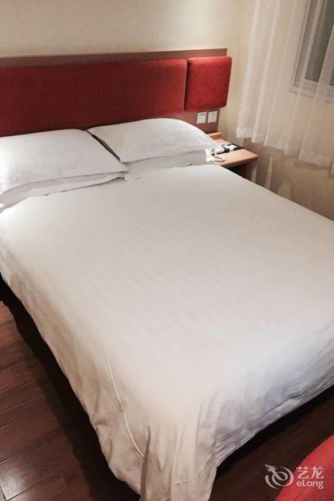 Lu Jia Zui Hotel